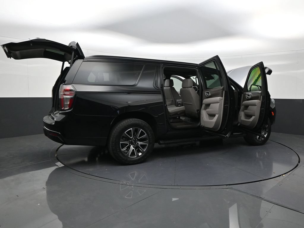 Used 2023 Chevrolet Suburban Z71 w/ Luxury Package AWD/4WD image 28