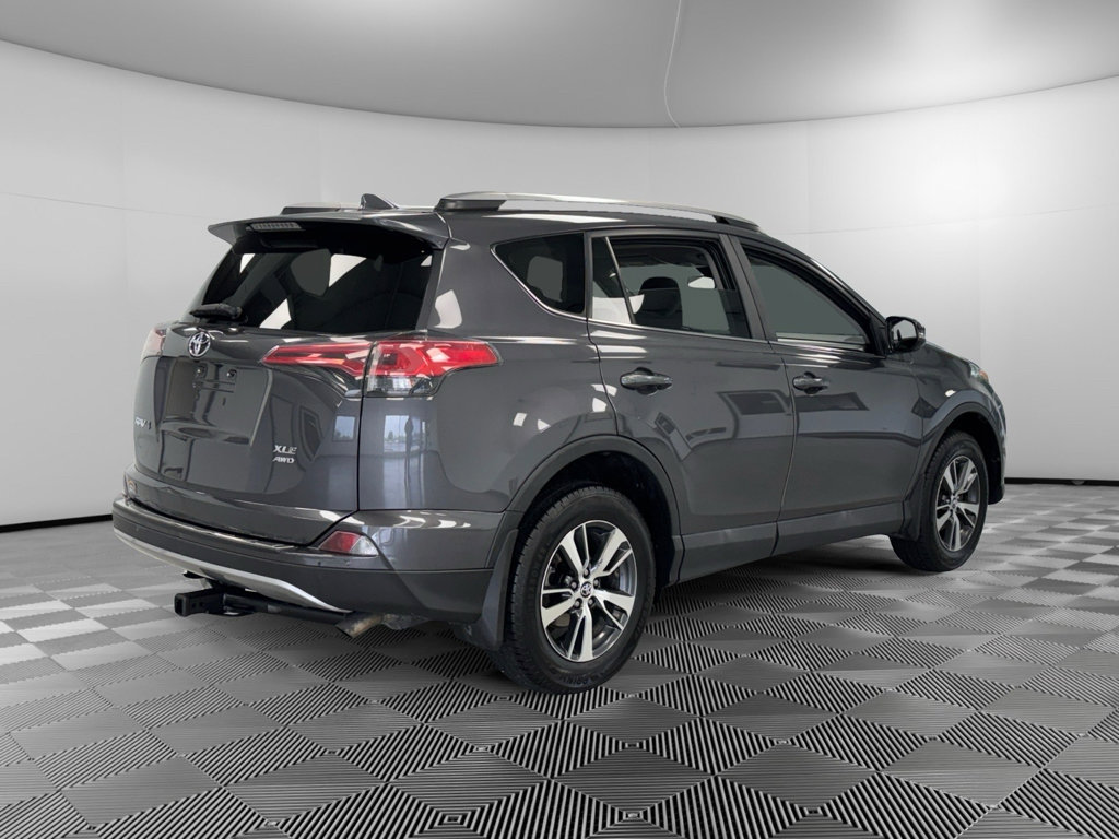 Used 2018 Toyota RAV4 XLE w/ Plus Extra Value Package AWD/4WD image 8
