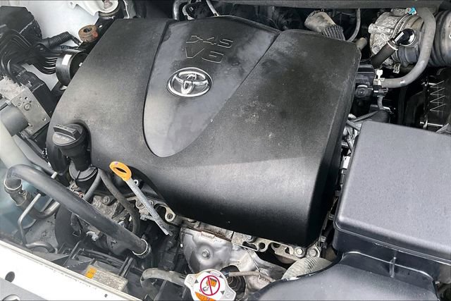 Used 2019 Toyota Sienna XLE w/ XLE Navigation Package image 31