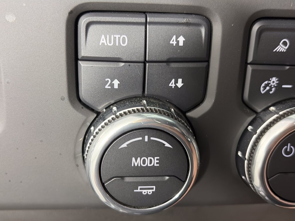Used 2025 GMC Sierra 1500 AT4 w/ Technology Package AWD/4WD image 23