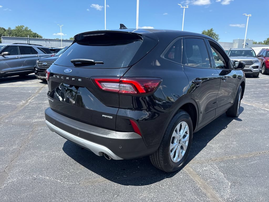 Used 2025 Ford Escape Active w/ Active Premium Tech Pack AWD/4WD image 7