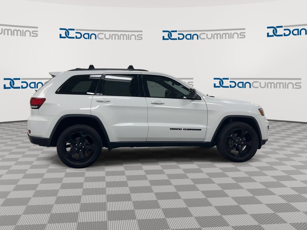 Used 2018 Jeep Grand Cherokee Laredo AWD/4WD image 9