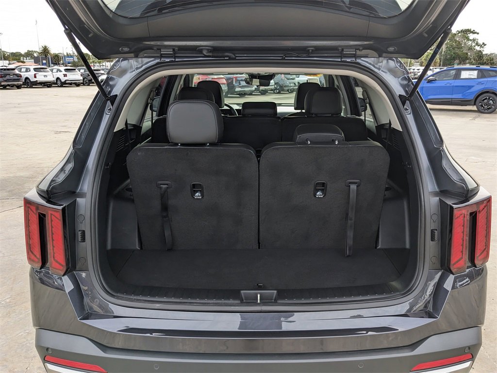 Certified 2025 Kia Sorento S w/ Panoramic Sunroof Package image 14