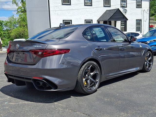 Used 2017 Alfa Romeo Giulia Quadrifoglio RWD image 6