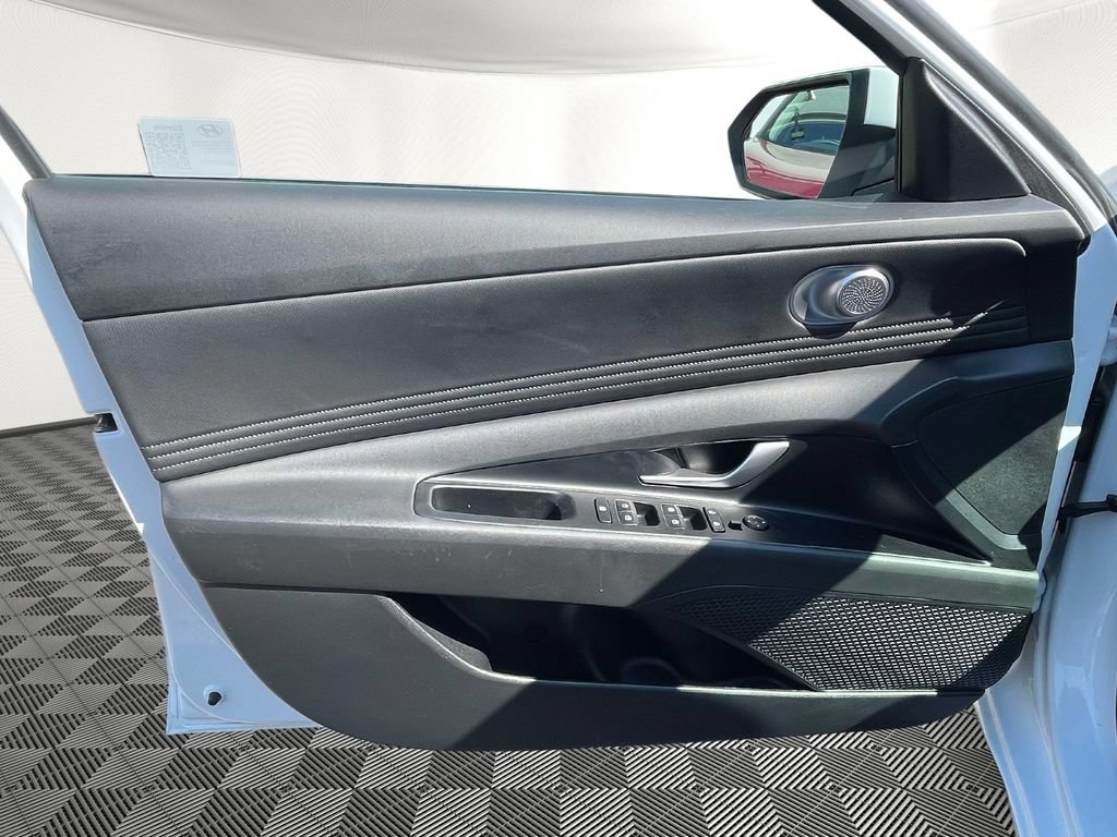 Used 2024 Hyundai Elantra SEL FWD image 16