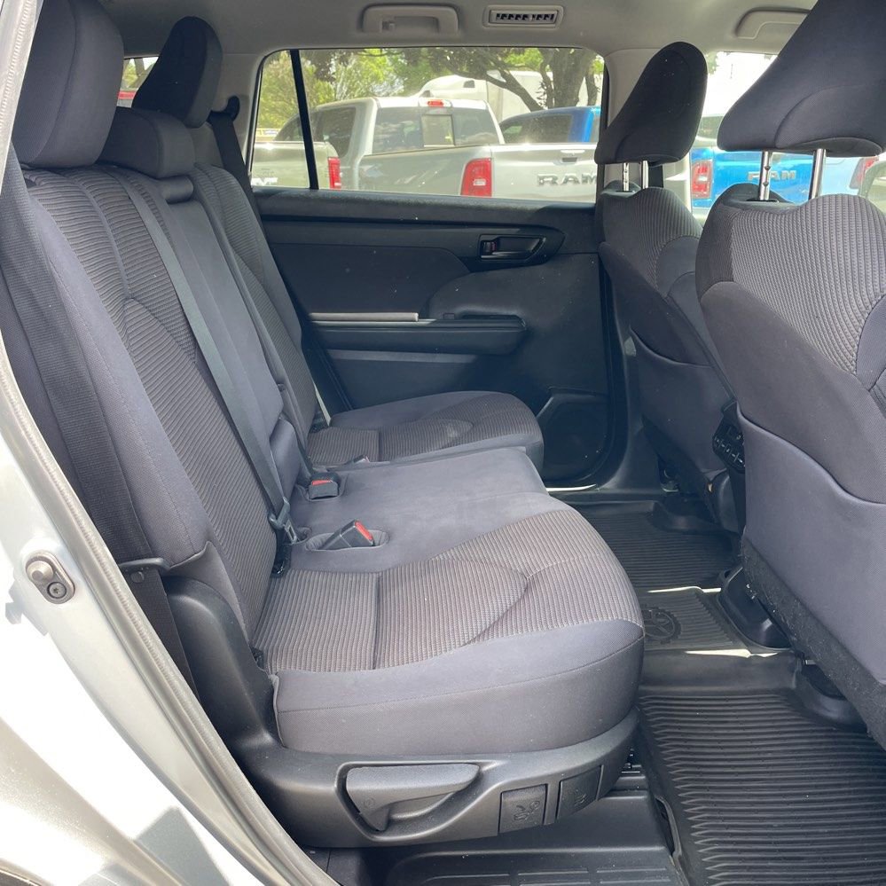 Used 2023 Toyota Highlander L image 21
