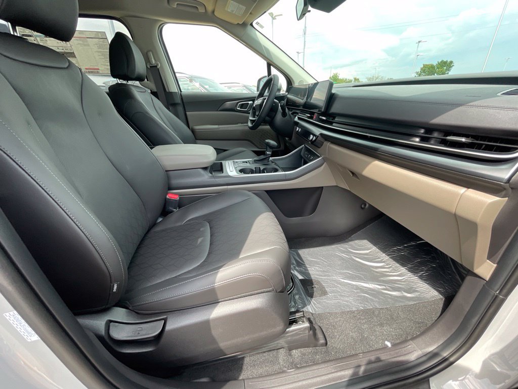 New 2027 Kia Carnival FWD image 28