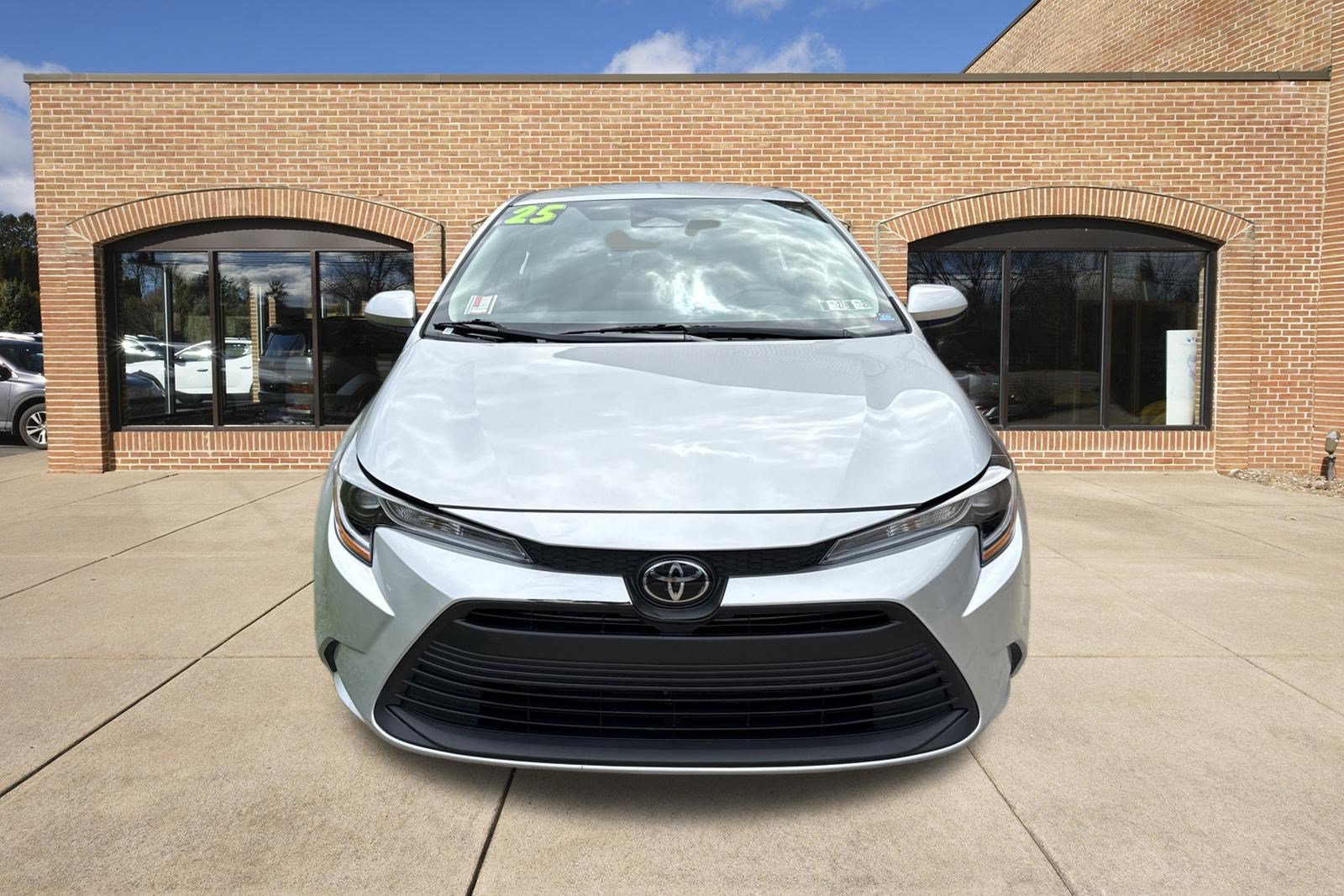 Used 2025 Toyota Corolla LE FWD image 9