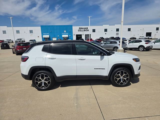 Used 2024 Jeep Compass Limited AWD/4WD image 13