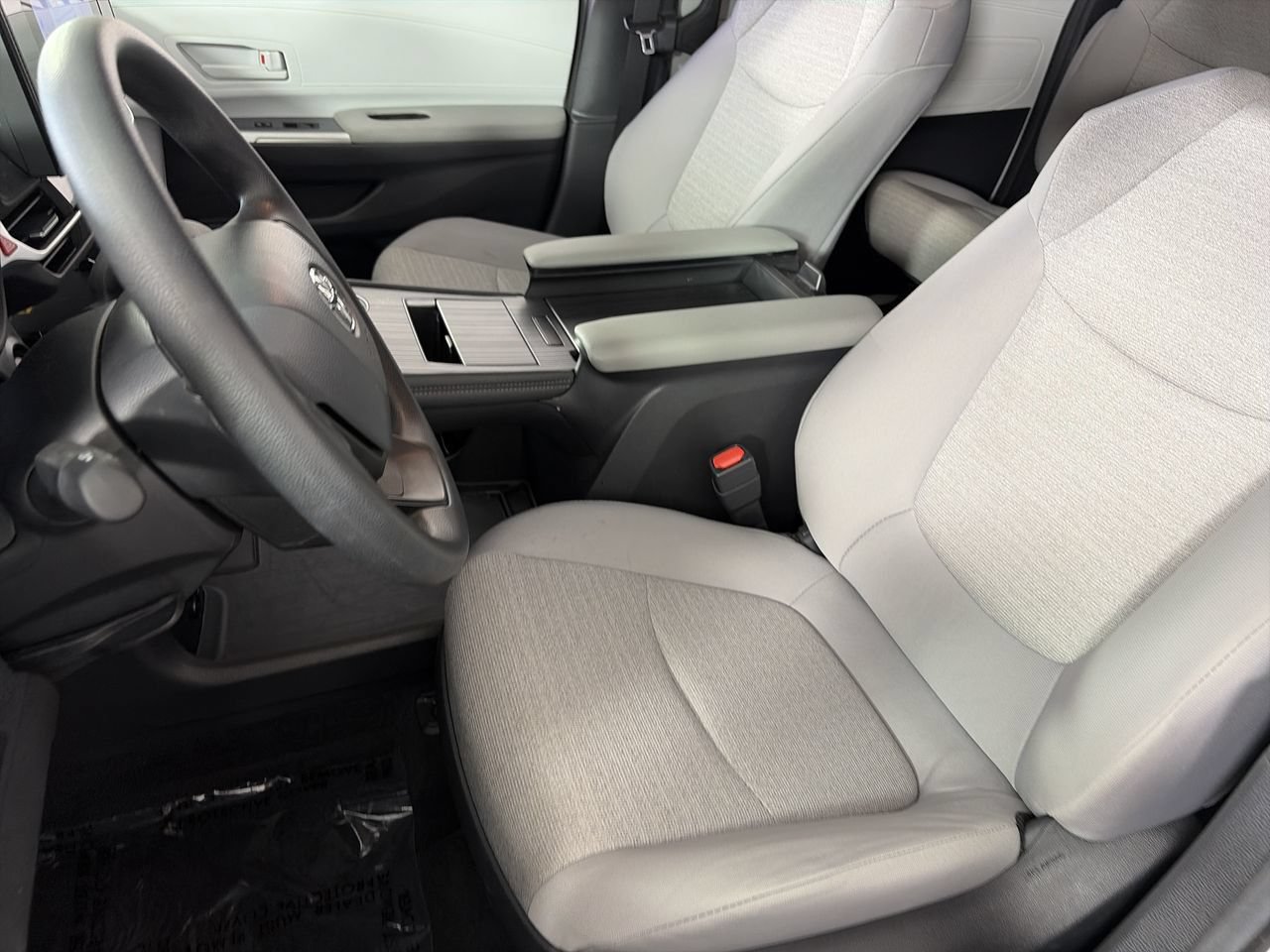 Used 2026 Toyota Sienna LE FWD image 19
