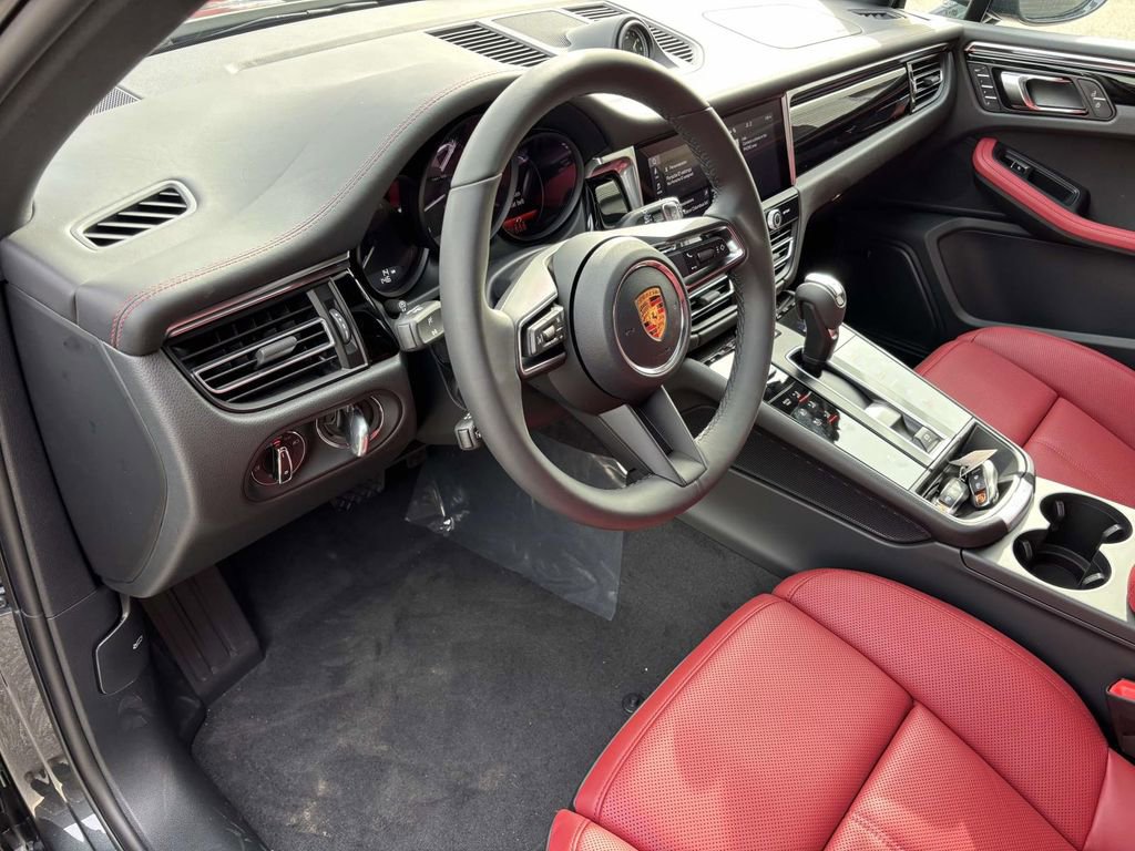 New 2026 Porsche Macan image 25