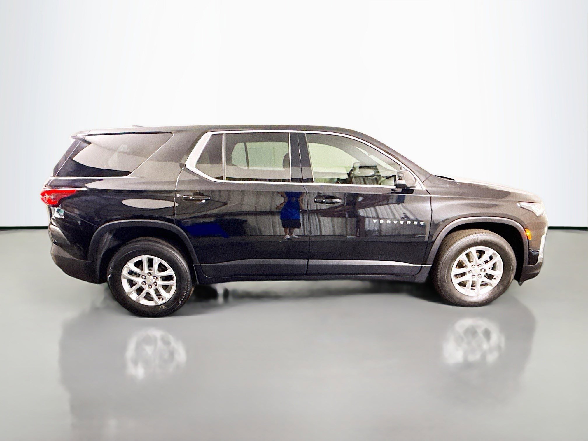 Used 2023 Chevrolet Traverse LS FWD image 11