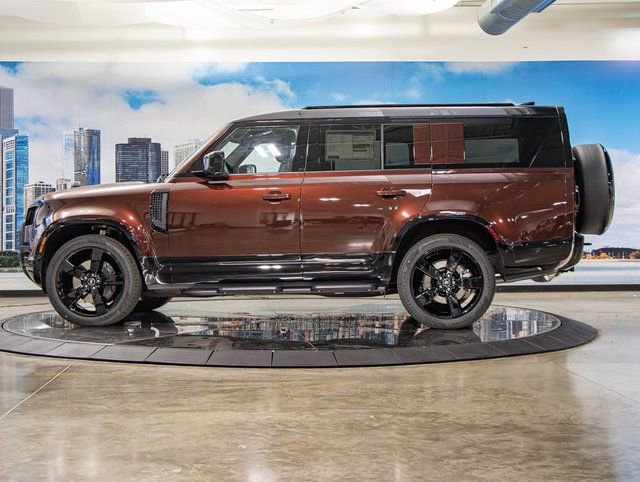 New 2025 Land Rover Defender 130 X-Dynamic SE image 6