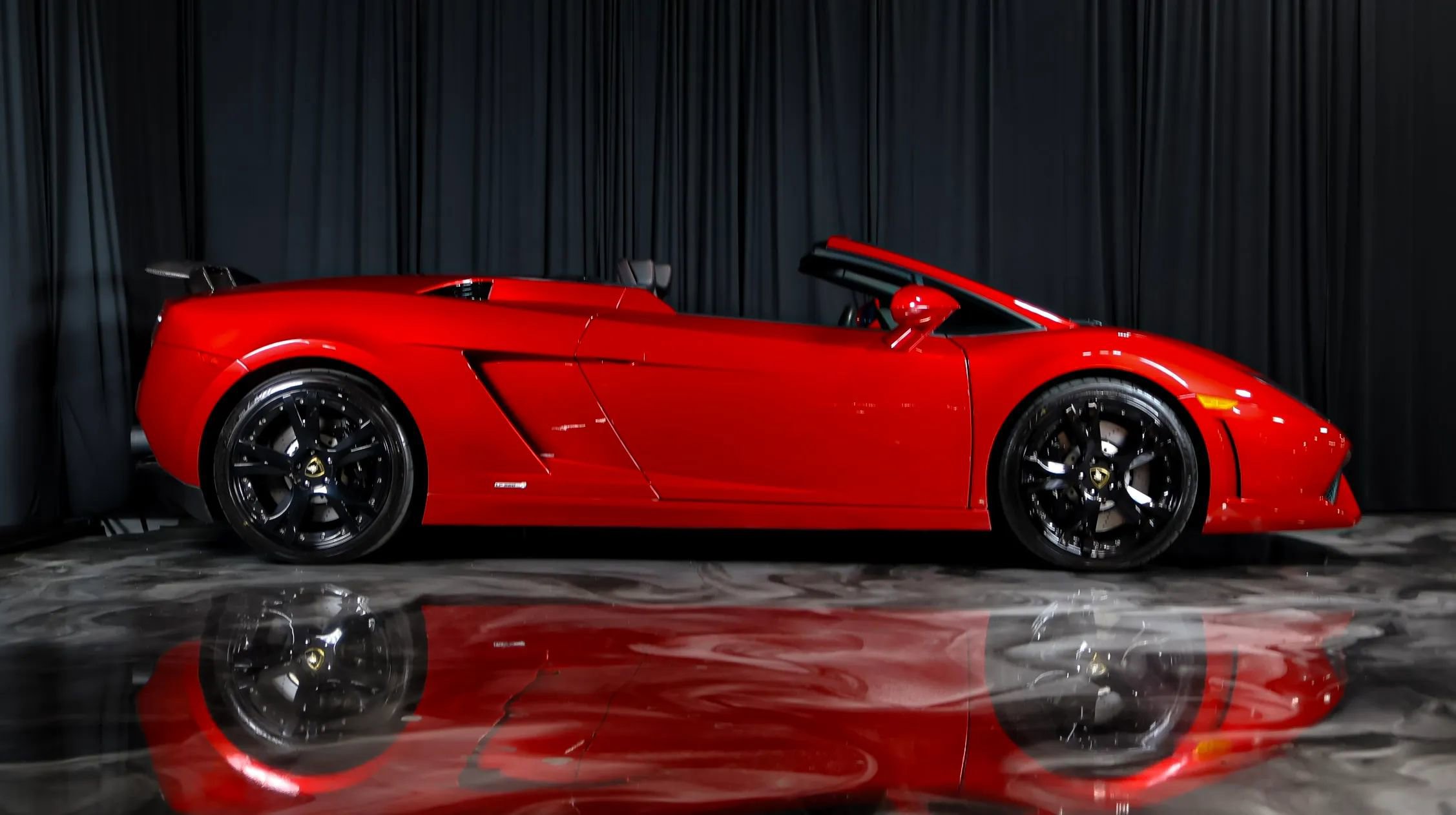 Used 2011 Lamborghini Gallardo LP 560-4 AWD/4WD image 2