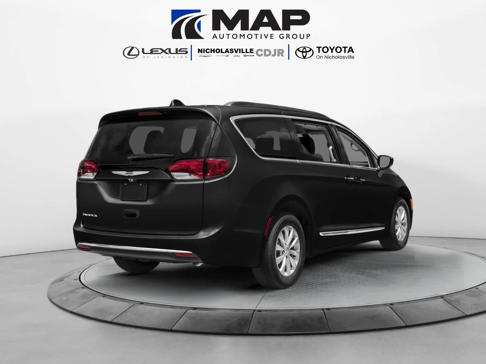 Used 2018 Chrysler Pacifica Touring-L w/ Premium Audio Group FWD image 2