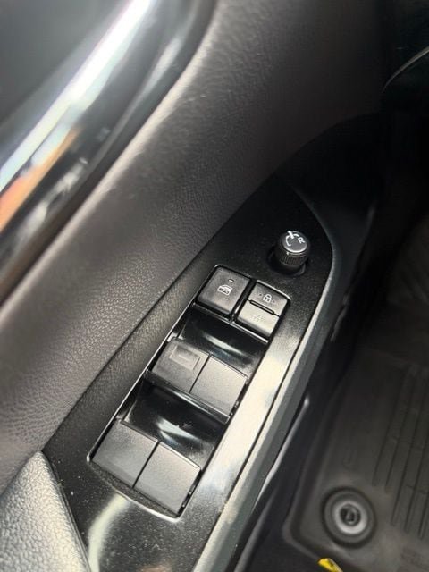 Used 2022 Toyota Prius LE AWD/4WD image 18