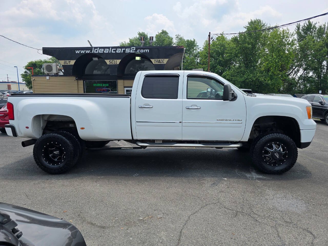 Used 2011 GMC Sierra 3500 Denali AWD/4WD image 2