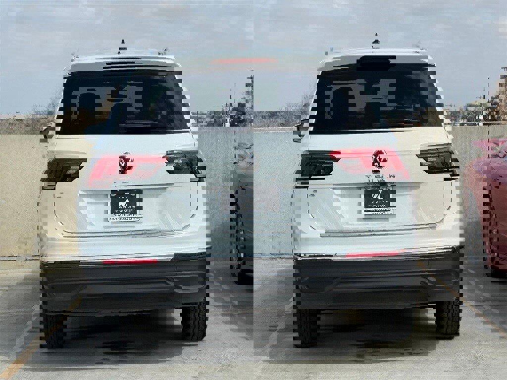 Used 2022 Volkswagen Tiguan SE image 9