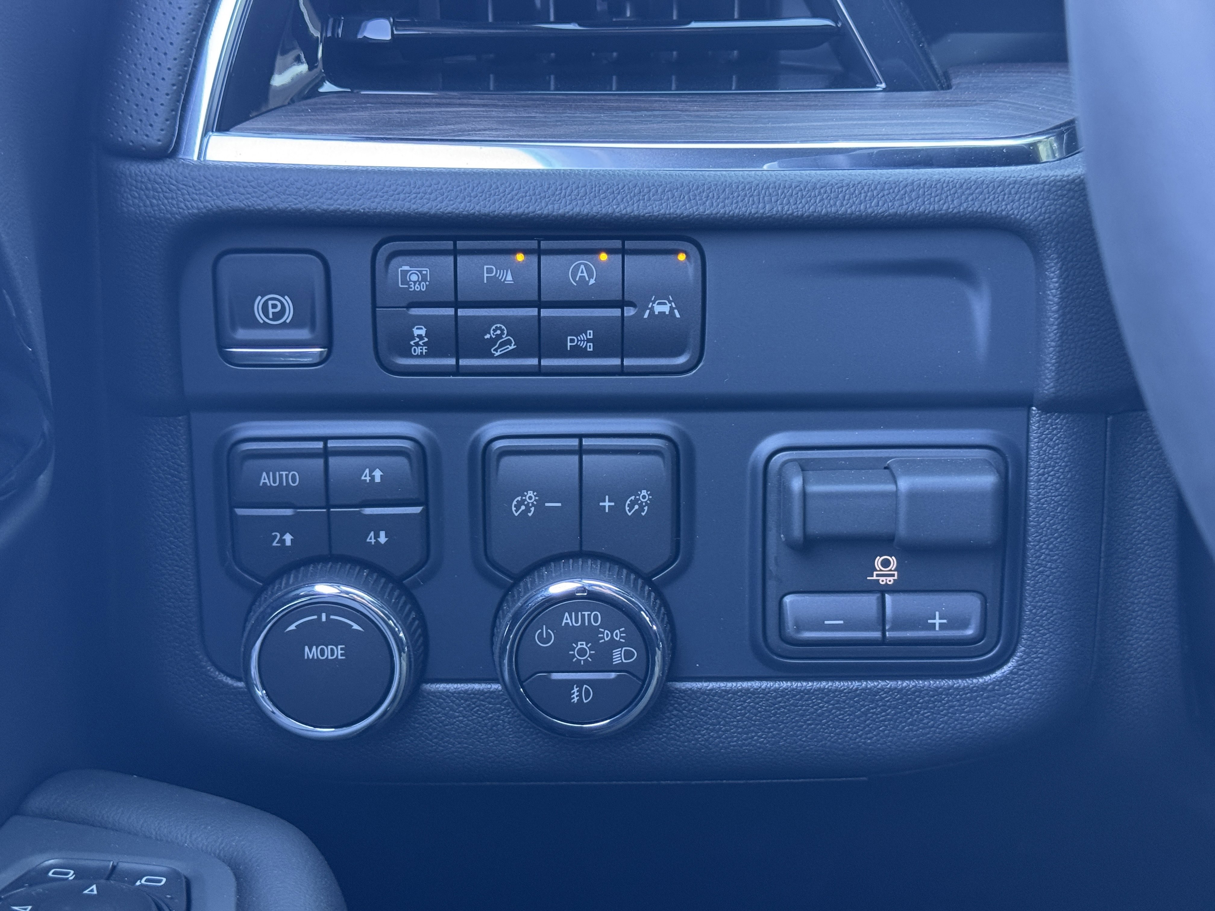 New 2026 Chevrolet Suburban Premier w/ Sun And Tow Package image 30