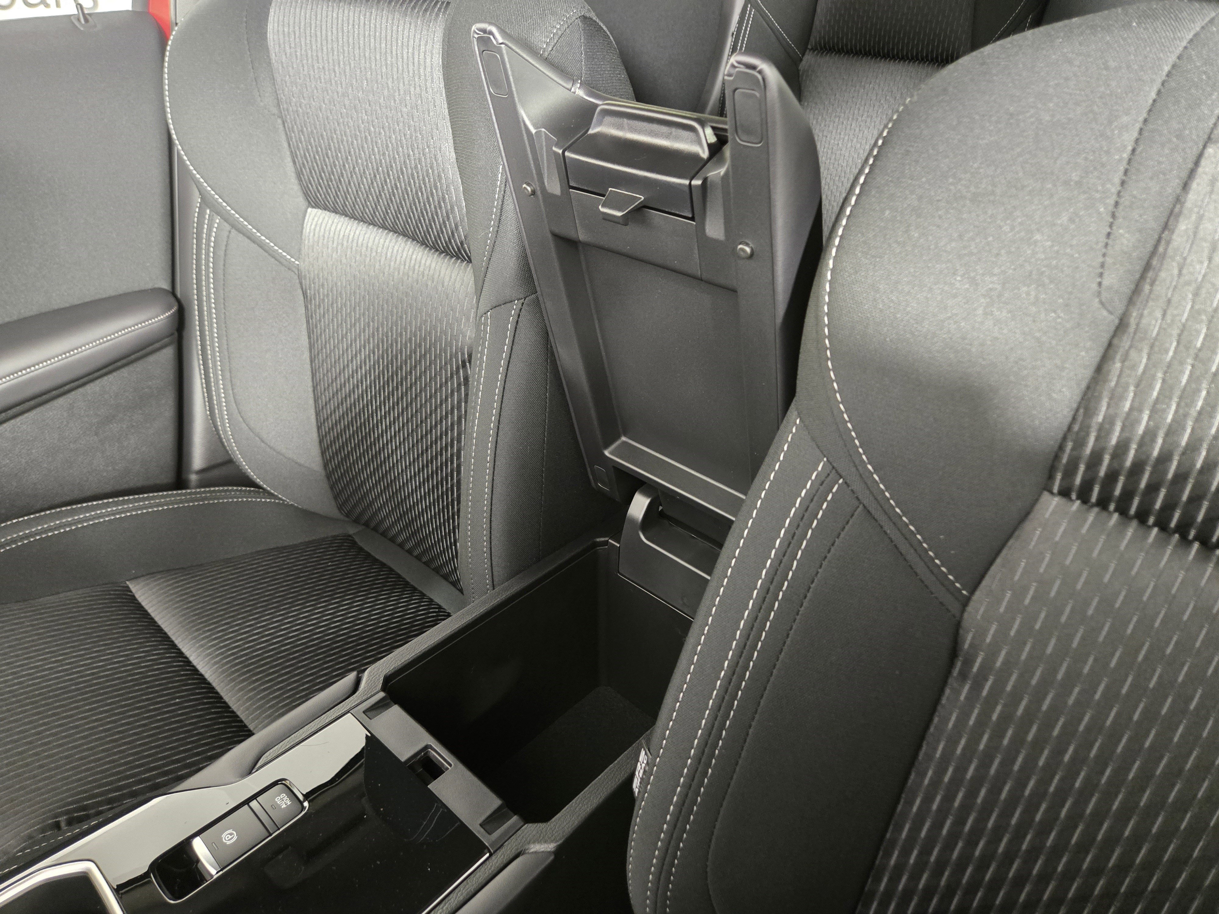 New 2026 Mitsubishi Outlander ES image 28