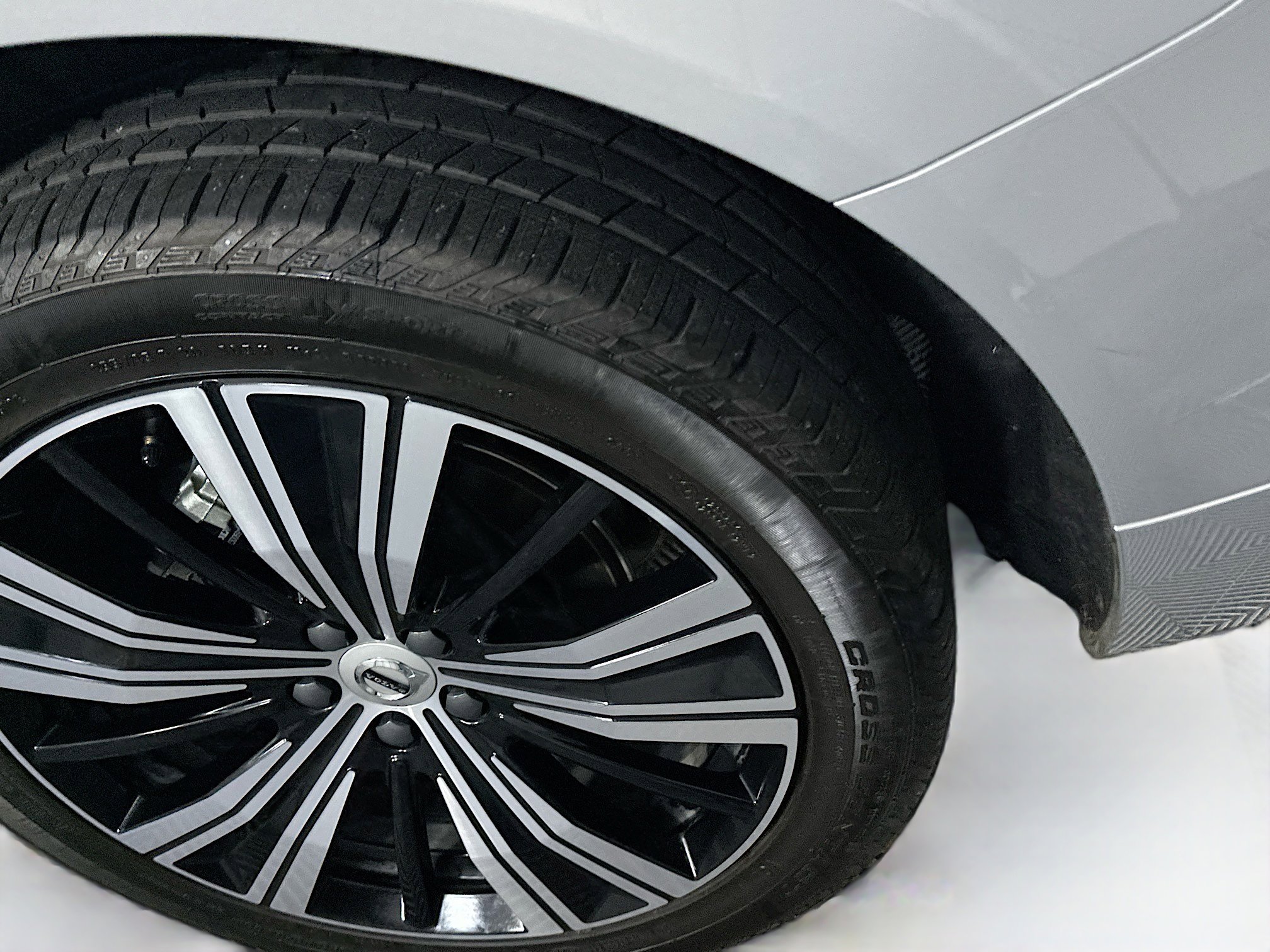 Used 2023 Volvo XC60 B5 Plus w/ Climate Package image 11