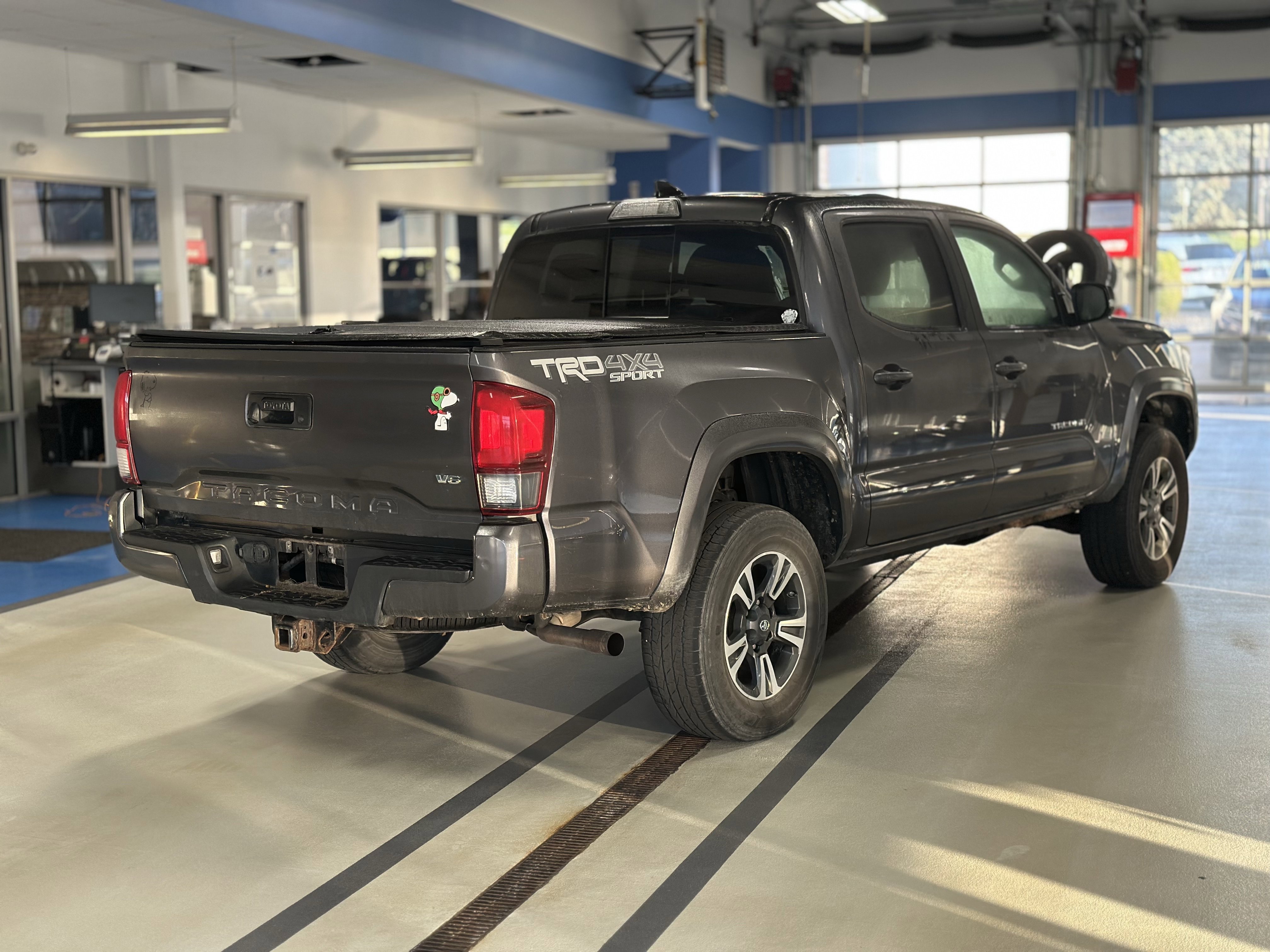 Used 2018 Toyota Tacoma TRD Sport AWD/4WD image 5