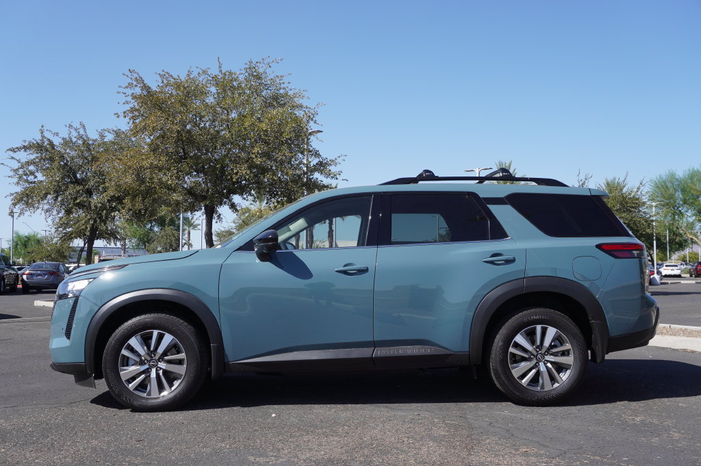 New 2026 Nissan Pathfinder SL FWD image 2