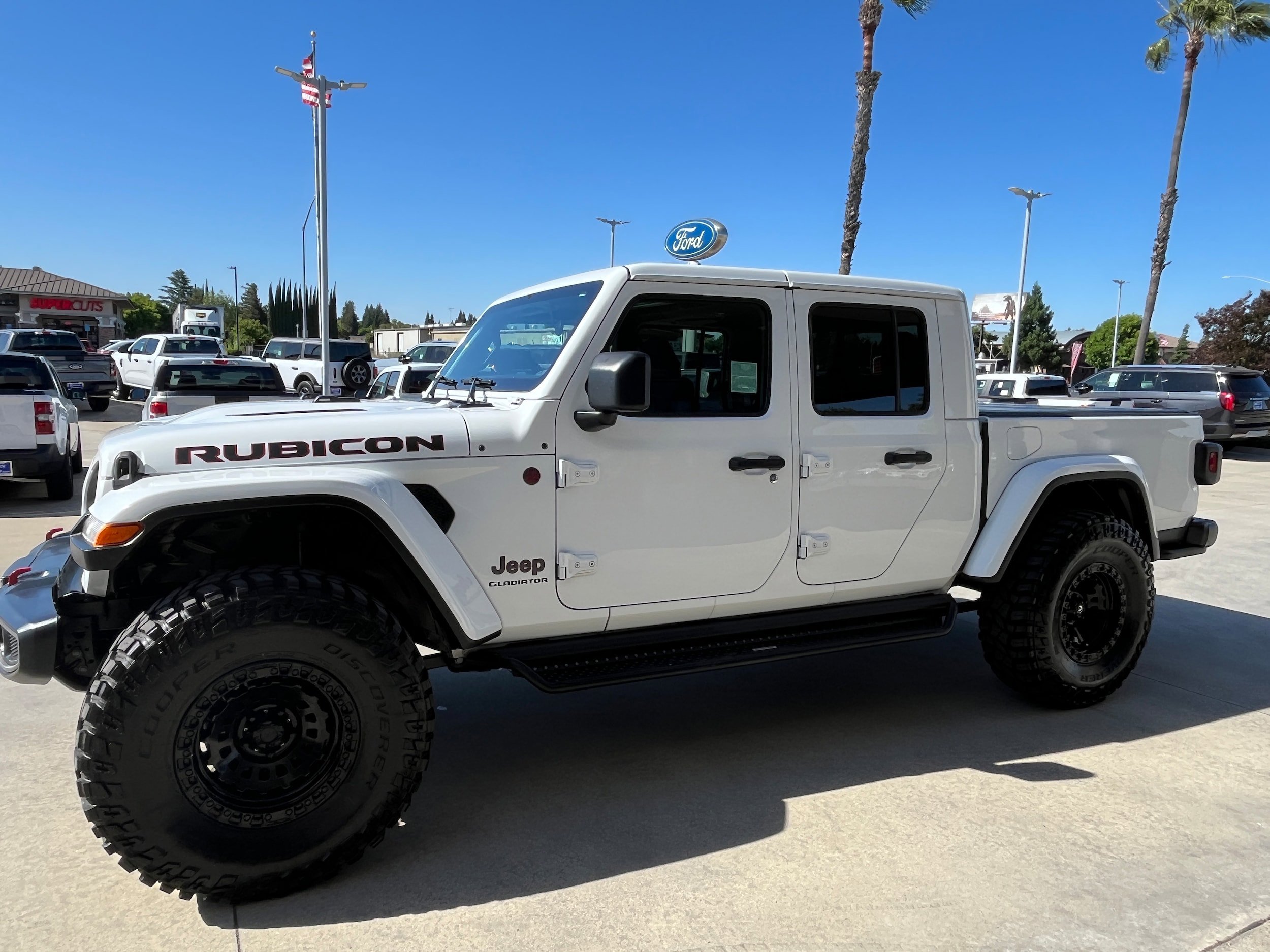 Used 2021 Jeep Gladiator Rubicon w/ Cold Weather Group AWD/4WD image 1