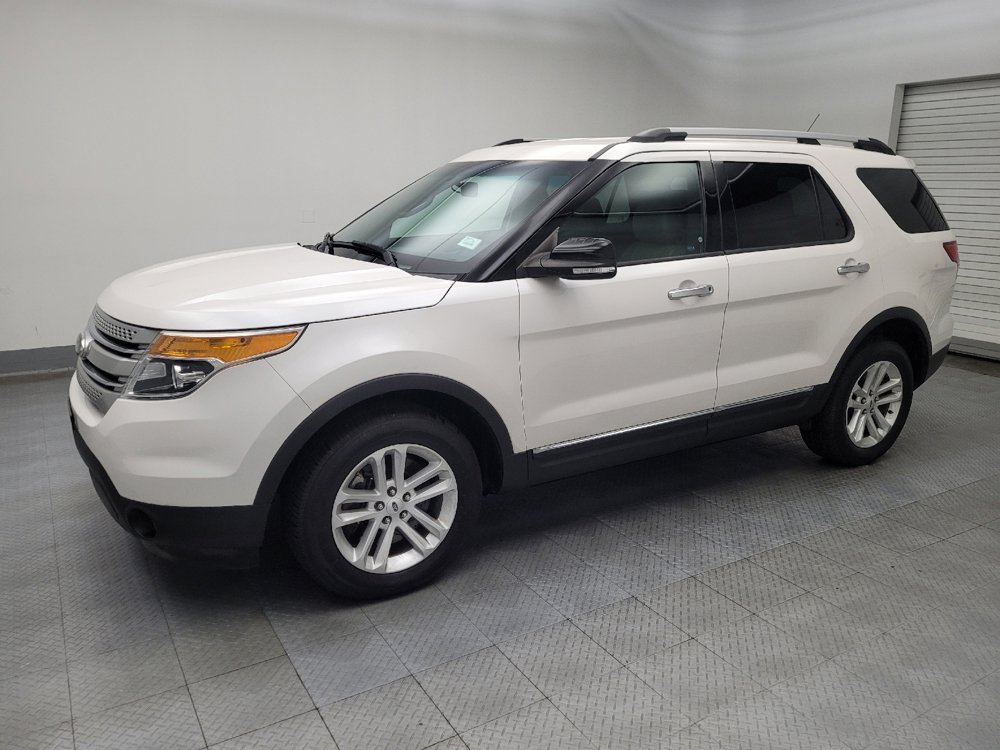 Used 2015 Ford Explorer XLT w/ Equipment Group 202A image 2