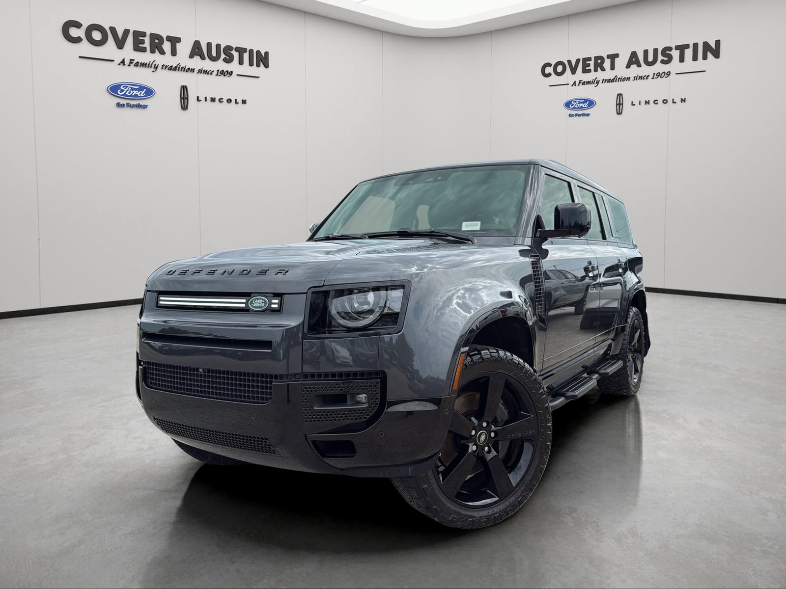 Used 2024 Land Rover Defender 130 X-Dynamic SE AWD/4WD image 1