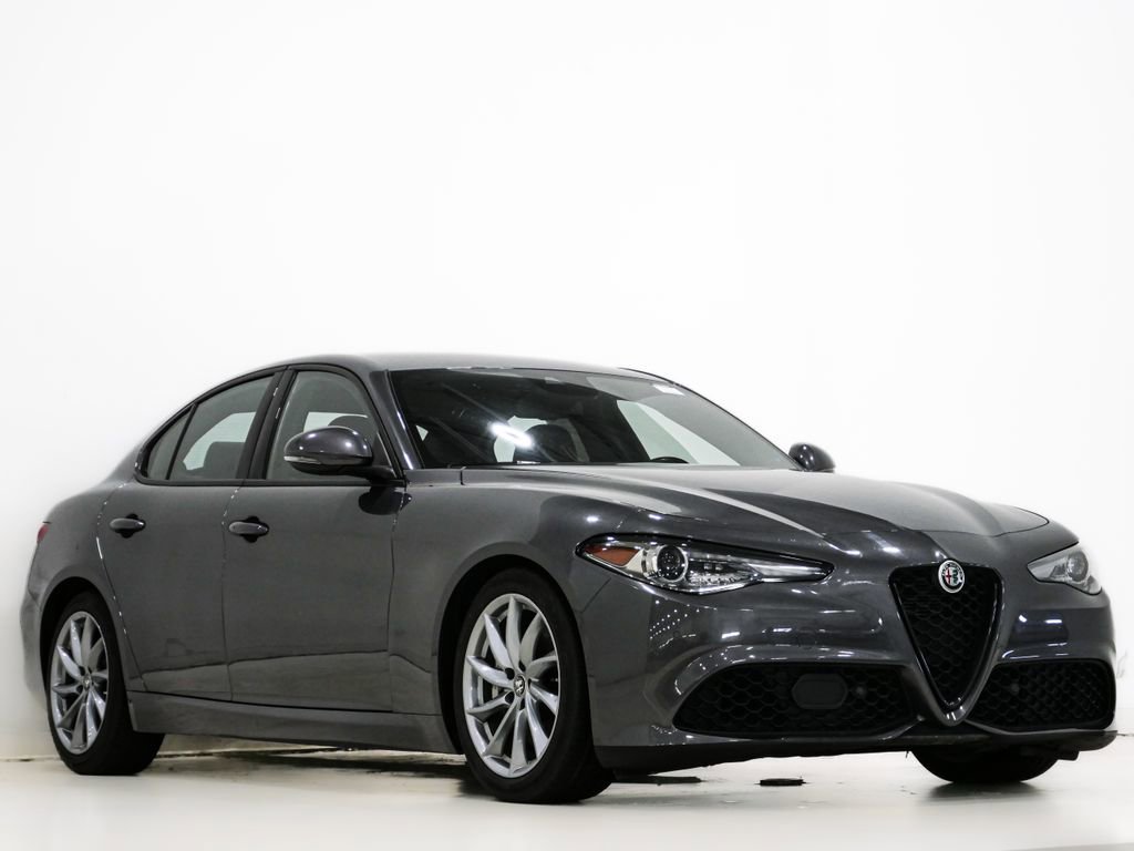 Used 2023 Alfa Romeo Giulia Sprint image 1