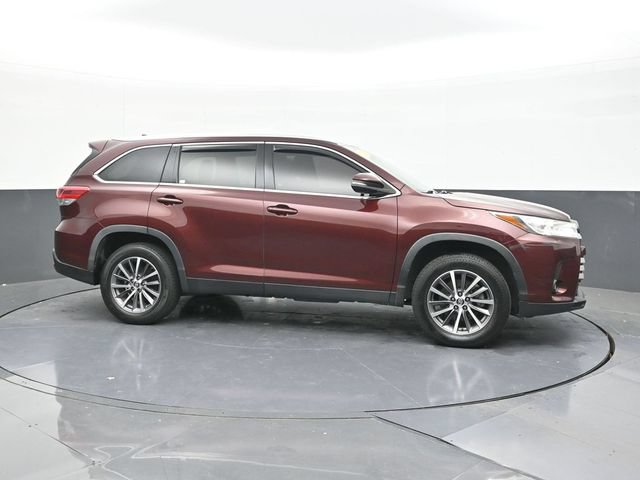 Used 2019 Toyota Highlander XLE FWD image 17