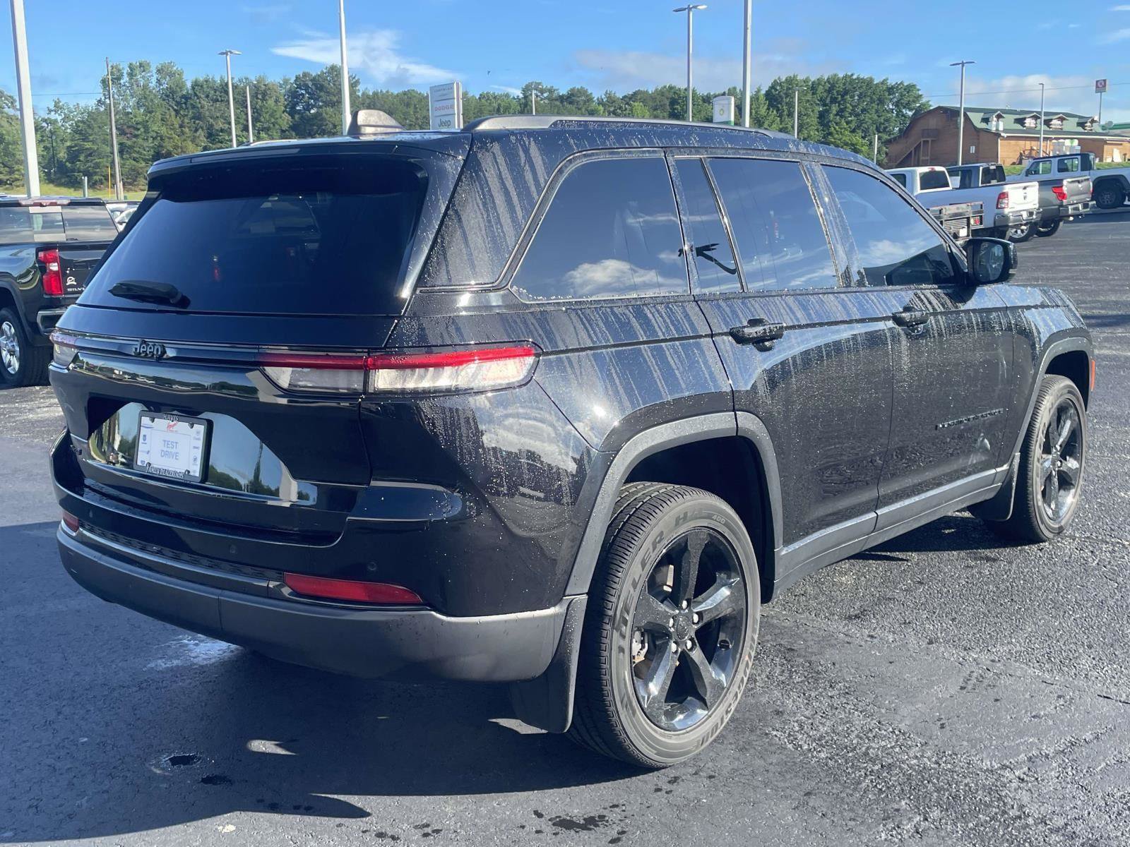 Certified 2023 Jeep Grand Cherokee Altitude AWD/4WD image 25