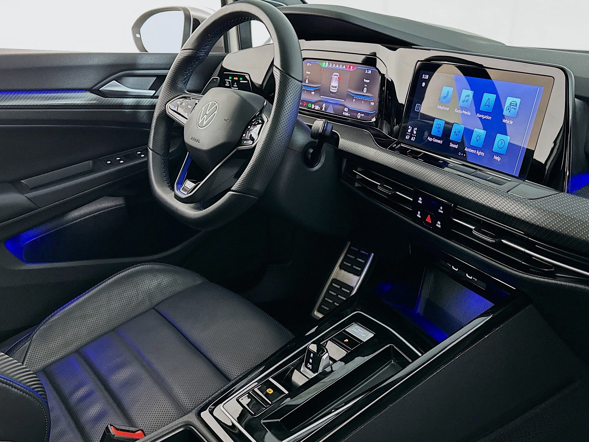 Used 2024 Volkswagen Golf R image 30