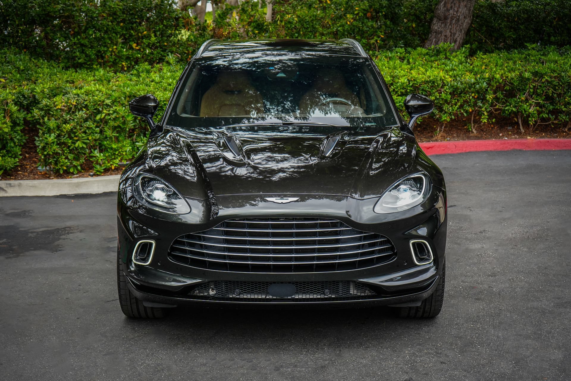 Used 2022 Aston Martin DBX AWD/4WD image 6