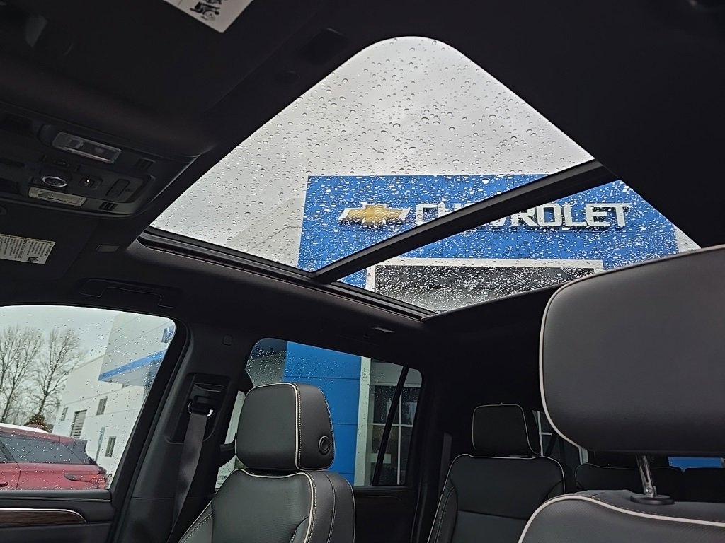Used 2022 Chevrolet Suburban Premier image 21