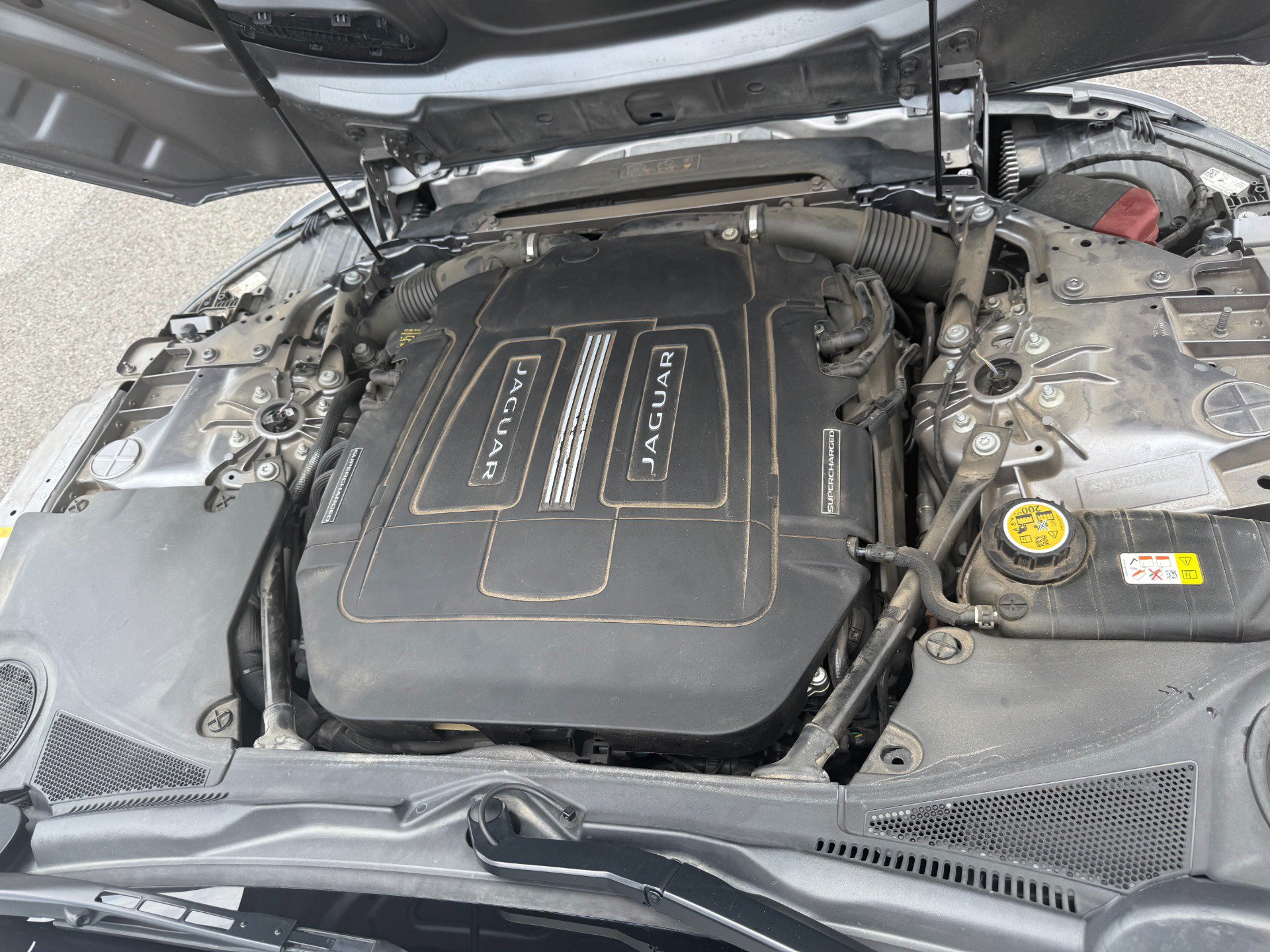 Used 2023 Jaguar F-TYPE Coupe RWD image 13