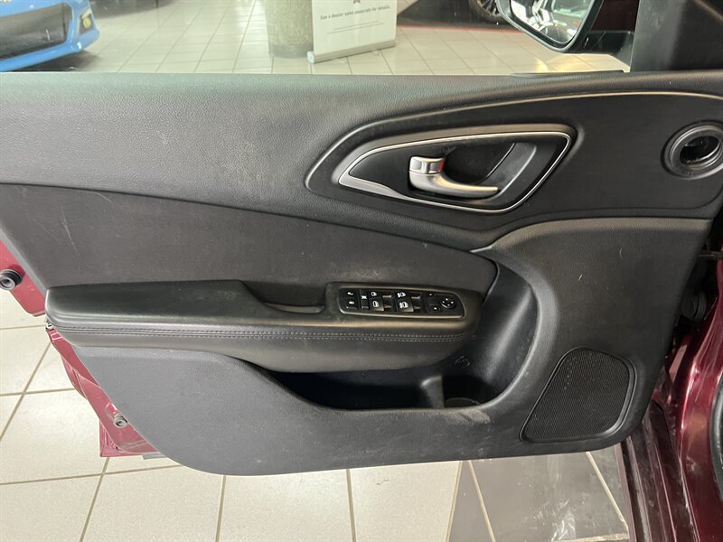 Used 2015 Chrysler 200 Limited w/ Convenience Group FWD image 19