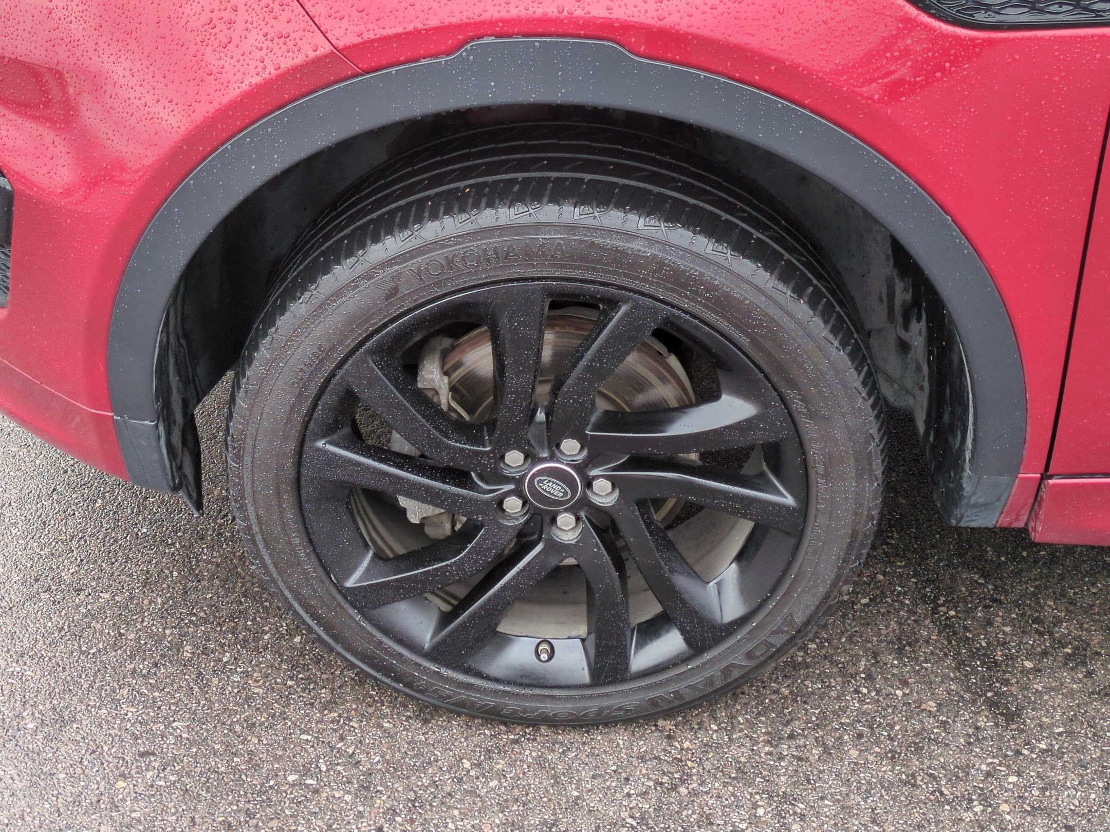 Used 2017 Land Rover Discovery Sport HSE Luxury image 13