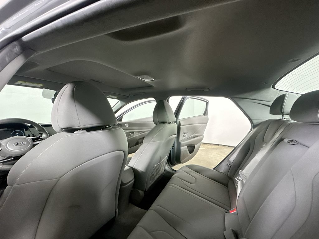 Used 2022 Hyundai Elantra SEL w/ Convenience + Premium Package FWD image 12