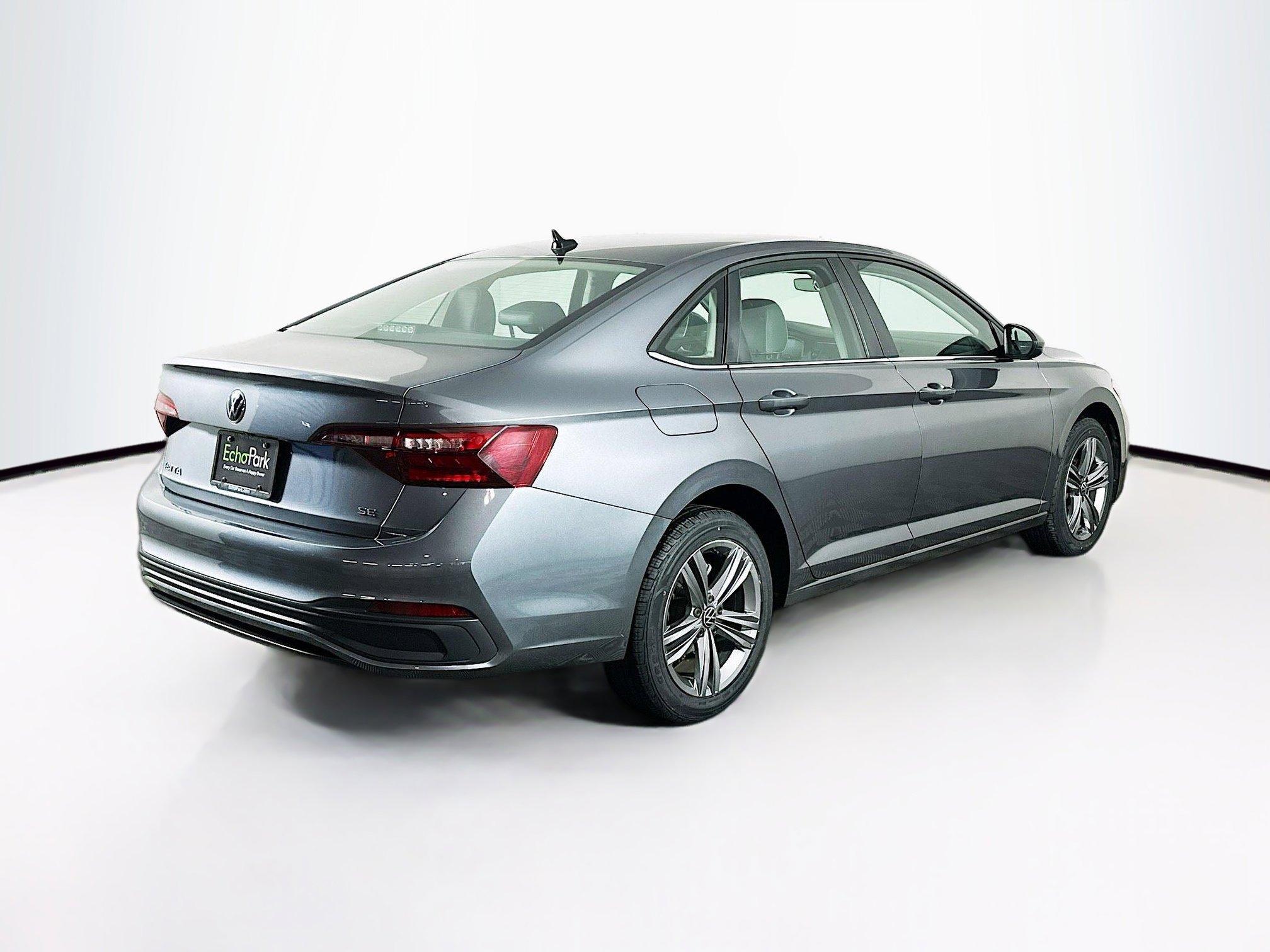 Used 2024 Volkswagen Jetta SE image 9