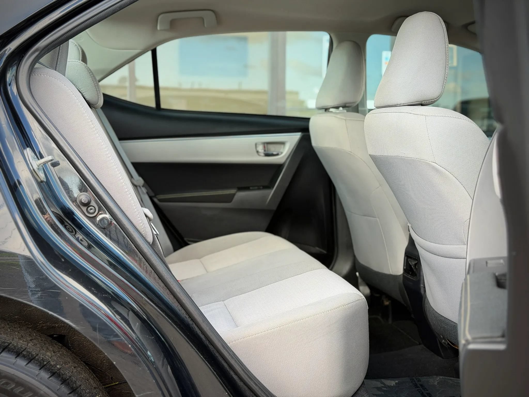 Used 2014 Toyota Corolla LE FWD image 14