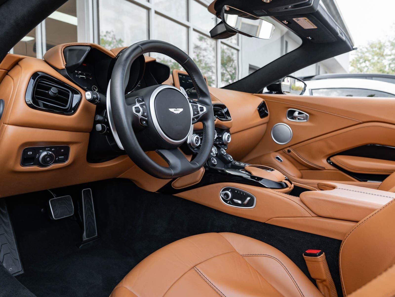Used 2021 Aston Martin V8 Vantage Roadster RWD image 6
