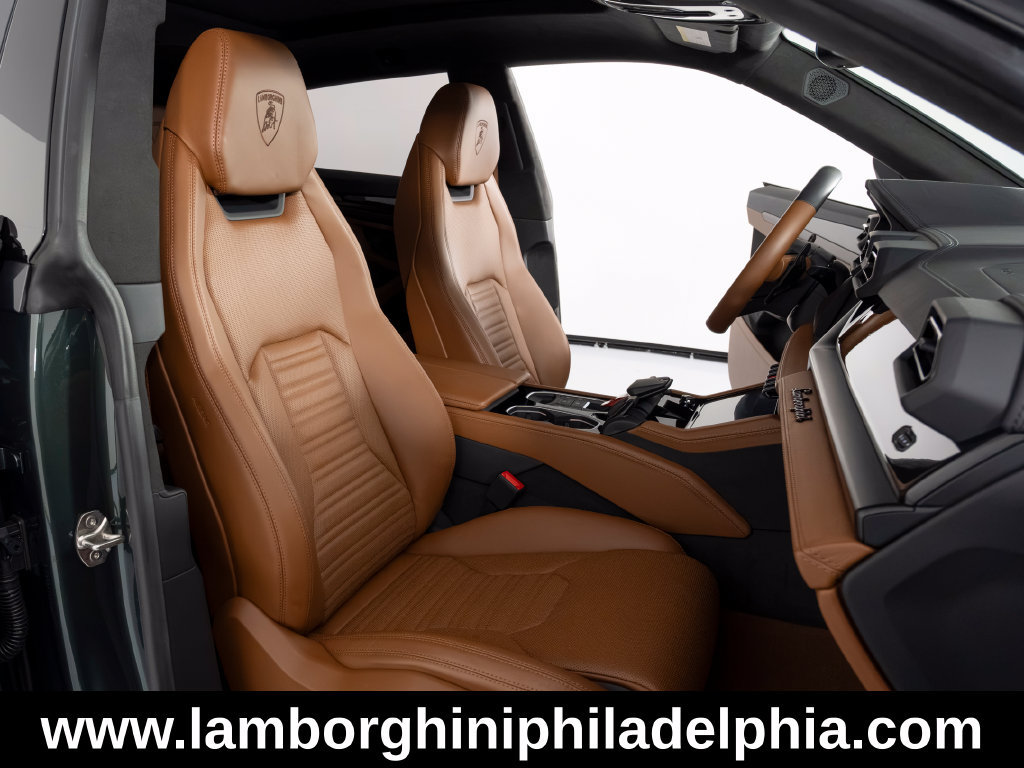 Used 2025 Lamborghini Urus SE AWD/4WD image 39