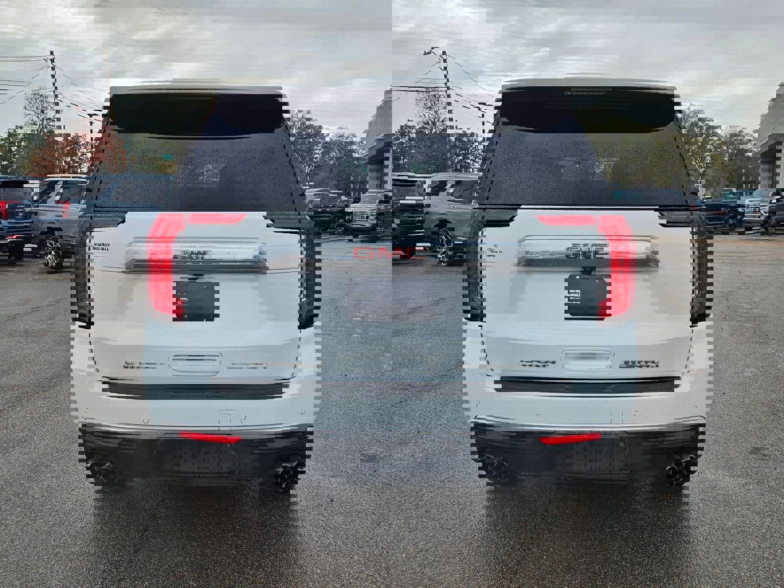 Used 2021 GMC Yukon Denali w/ Denali Premium Package image 5