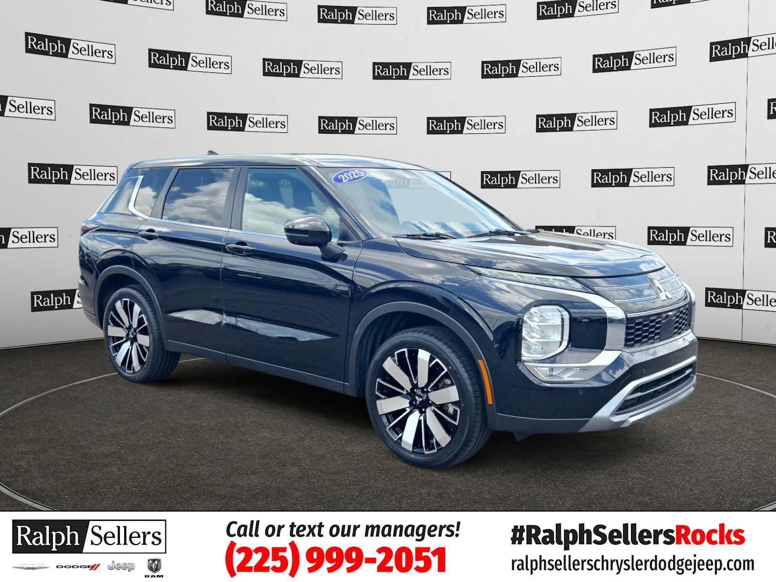 Used 2025 Mitsubishi Outlander SE AWD/4WD image 1