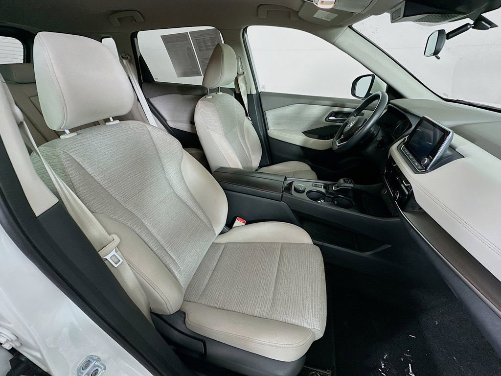 Used 2021 Nissan Rogue SV image 34