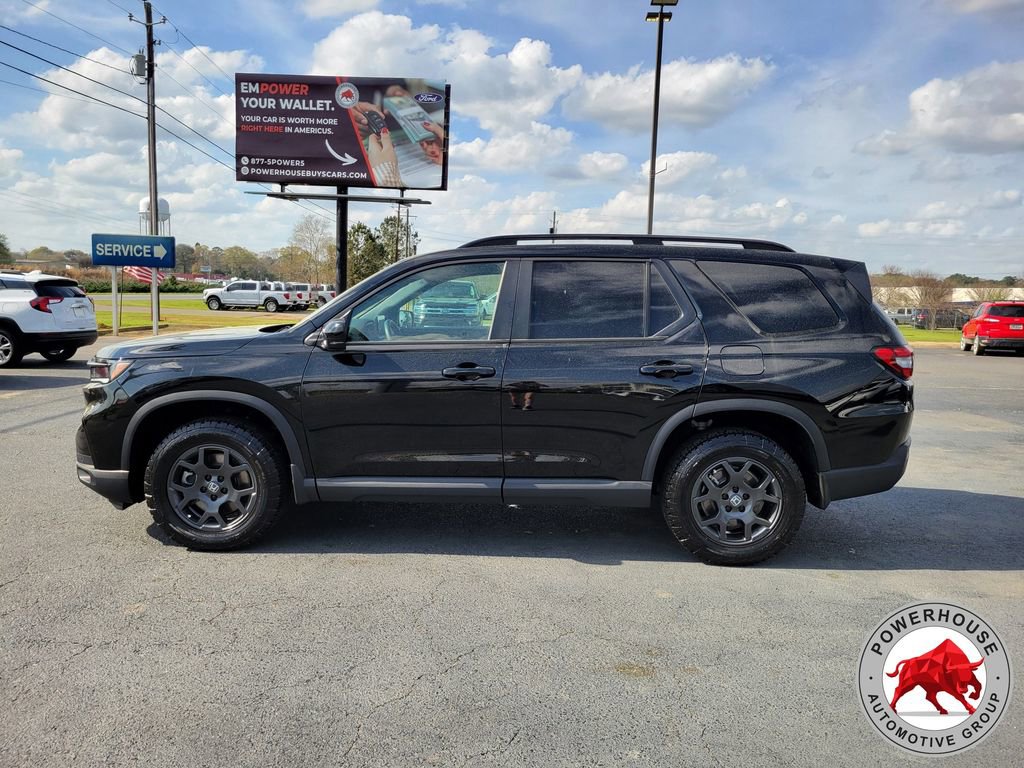 Used 2025 Honda Pilot TrailSport image 3