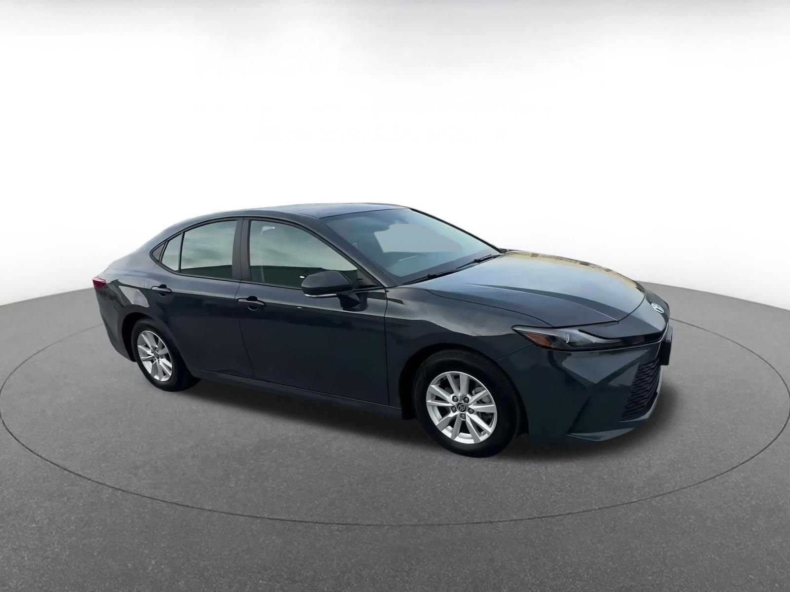 Used 2025 Toyota Camry LE image 2