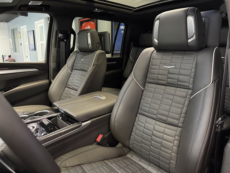 Used 2026 Cadillac Escalade ESV V w/ LPO, ONYX Package AWD/4WD image 9